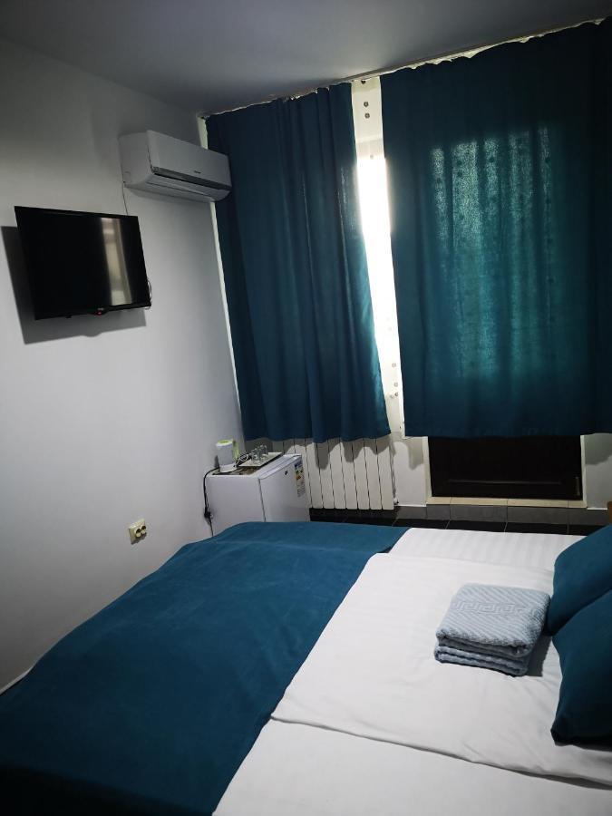 Pensiunea Mikelis International Hotell Curtea de Argeş Eksteriør bilde