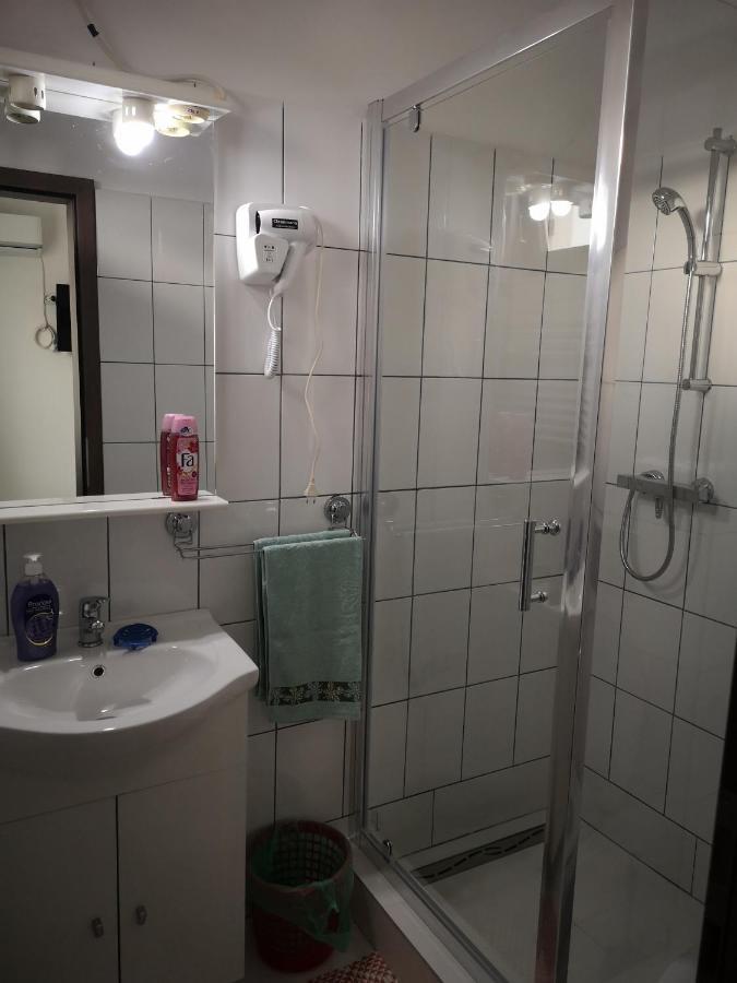 Pensiunea Mikelis International Hotell Curtea de Argeş Eksteriør bilde