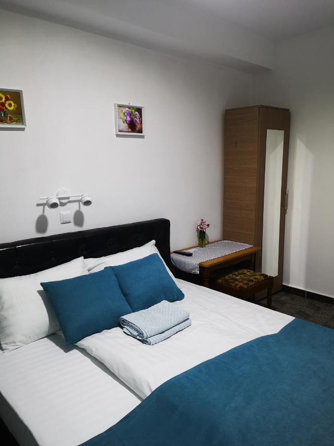 Pensiunea Mikelis International Hotell Curtea de Argeş Eksteriør bilde