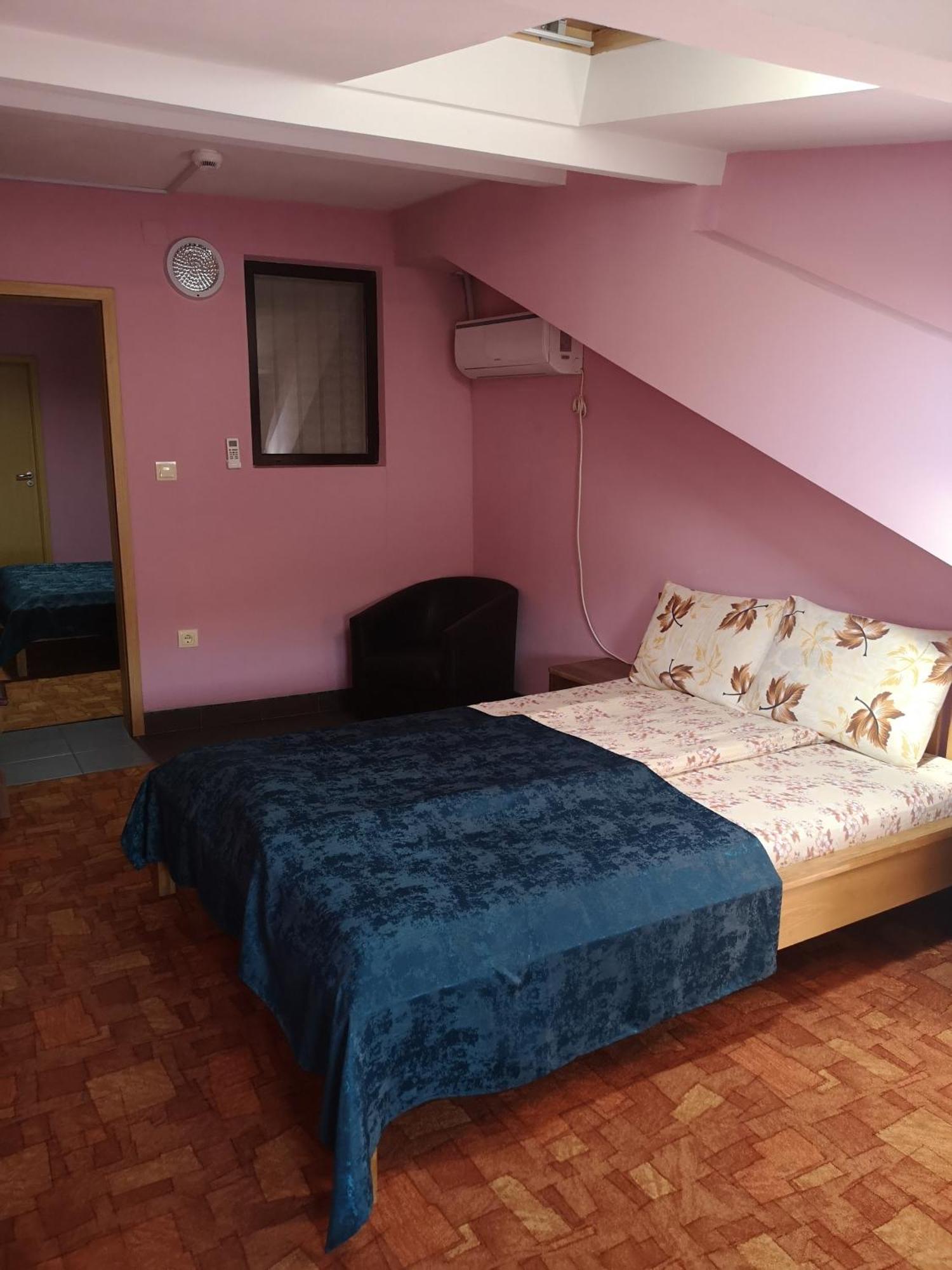 Pensiunea Mikelis International Hotell Curtea de Argeş Eksteriør bilde