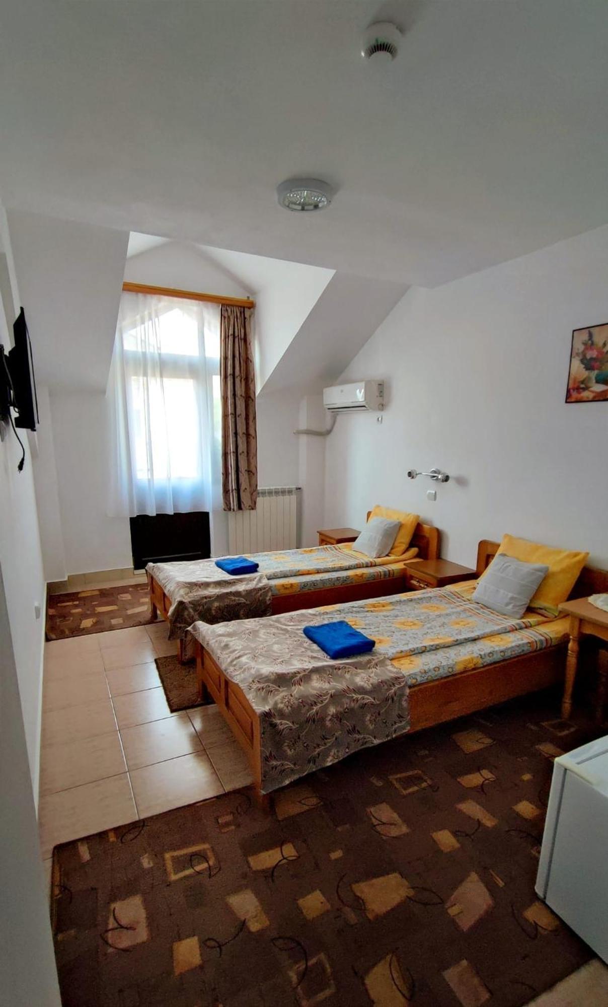 Pensiunea Mikelis International Hotell Curtea de Argeş Eksteriør bilde