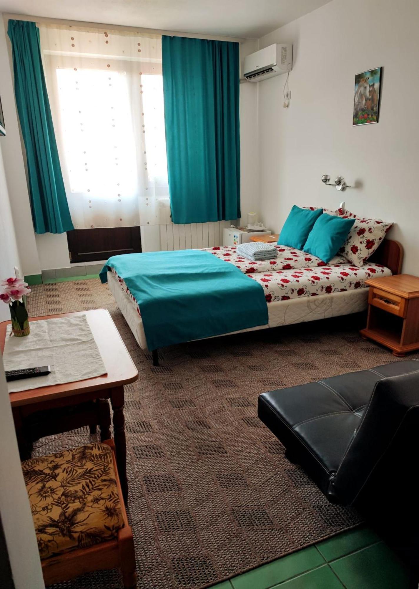 Pensiunea Mikelis International Hotell Curtea de Argeş Eksteriør bilde